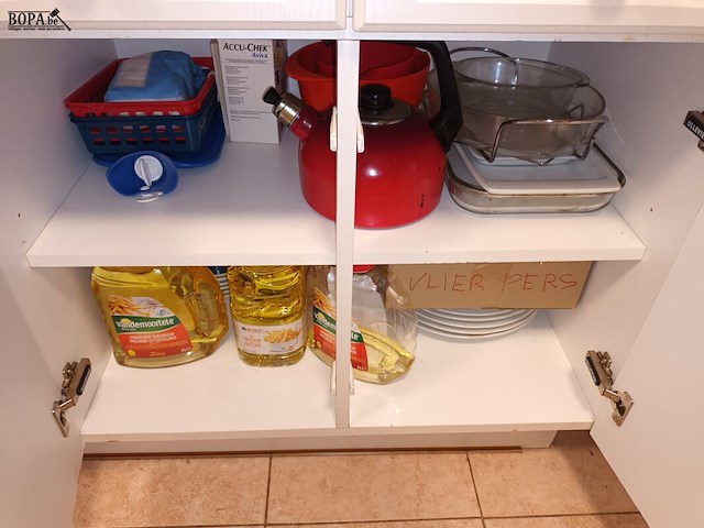 Lot 104 - keukengerei. inhoud keukenkasten - afbeelding 4 van  16