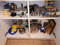 Lot 104 - keukengerei. inhoud keukenkasten - afbeelding 5 van  16