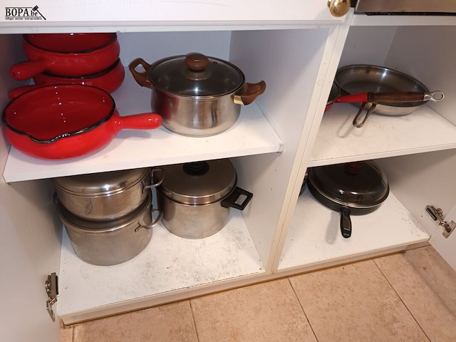 Lot 104 - keukengerei. inhoud keukenkasten - afbeelding 8 van  16