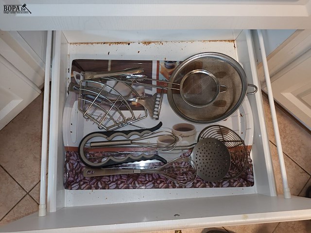 Lot 104 - keukengerei. inhoud keukenkasten - afbeelding 16 van  16