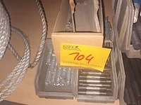 Lot 104 - lot bouten - afbeelding 2 van  4
