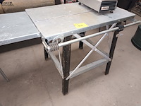 Lot 104 - metalen werktafel - afbeelding 1 van  4