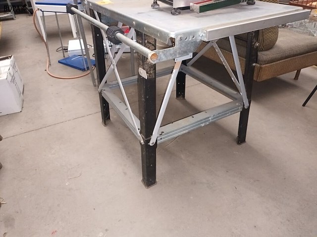 Lot 104 - metalen werktafel - afbeelding 3 van  4