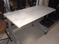 Lot 104 - mobiel rek met legplanken - afbeelding 3 van  3