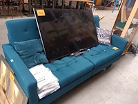 Lot 104 - stoffen sofa - afbeelding 1 van  6