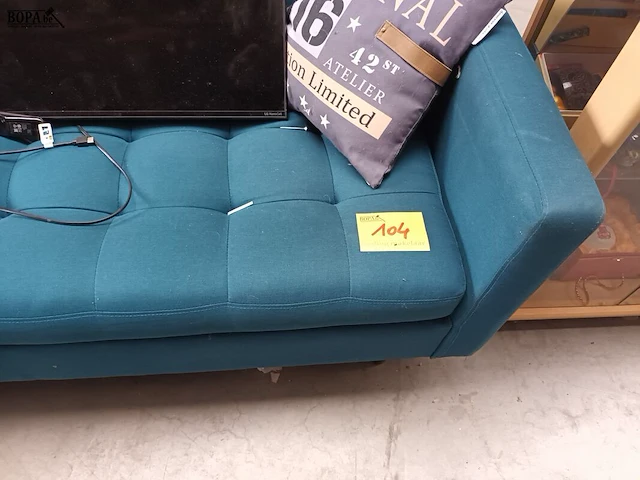 Lot 104 - stoffen sofa - afbeelding 6 van  6