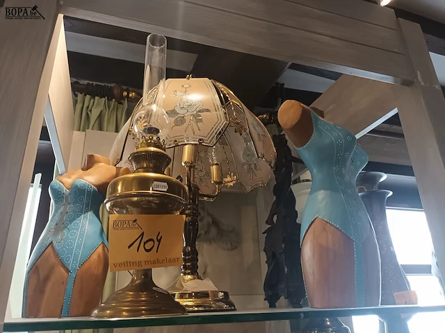 Lot 104 - verlichting en decoratie. 5 stuks - afbeelding 1 van  5