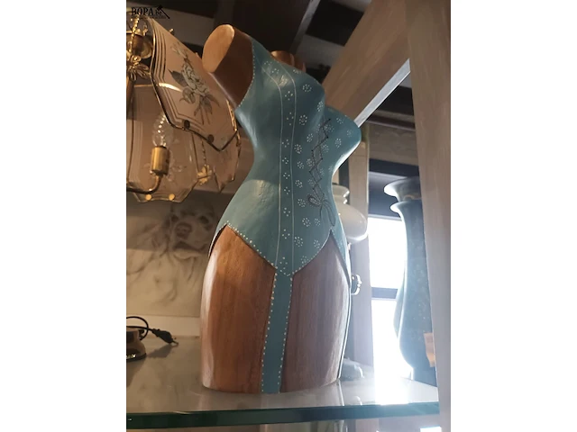 Lot 104 - verlichting en decoratie. 5 stuks - afbeelding 4 van  5