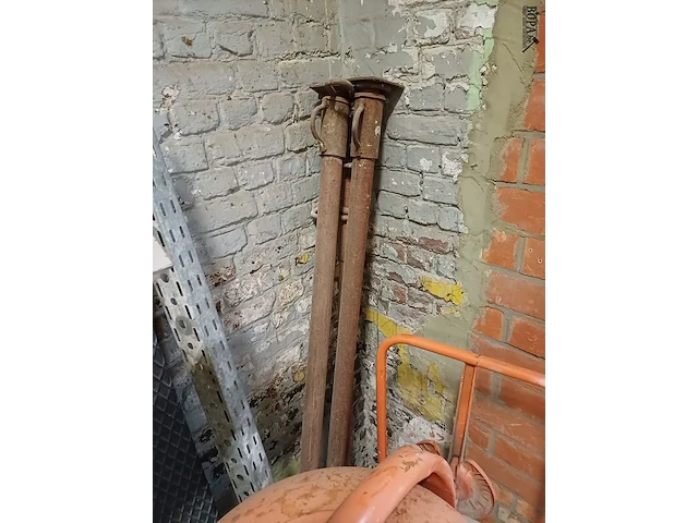 Lot 1046 - betonmixer + schoor. 3 stuks - afbeelding 4 van  5
