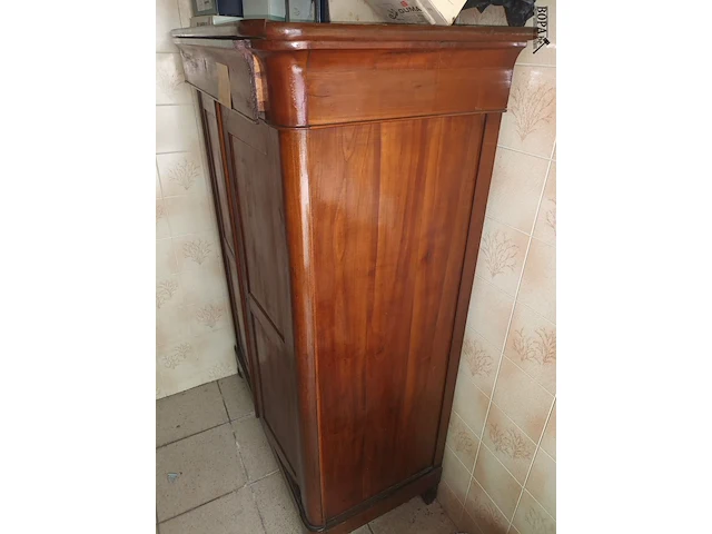 Lot 105 - antieke houten kast - afbeelding 2 van  4