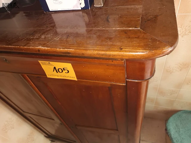 Lot 105 - antieke houten kast - afbeelding 4 van  4