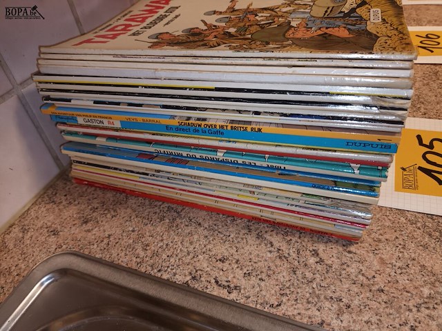 Lot 105 - diverse strips. 30 stuks - afbeelding 2 van  6