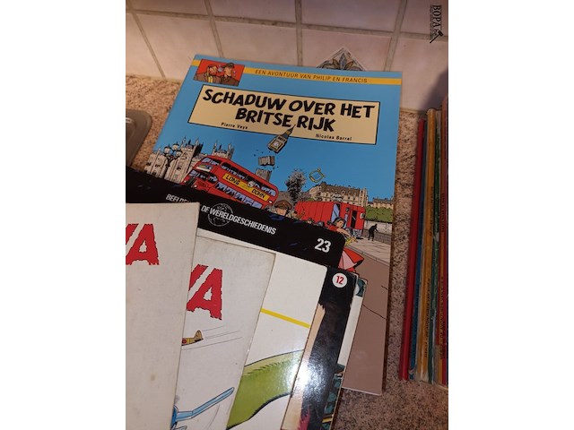 Lot 105 - diverse strips. 30 stuks - afbeelding 4 van  6