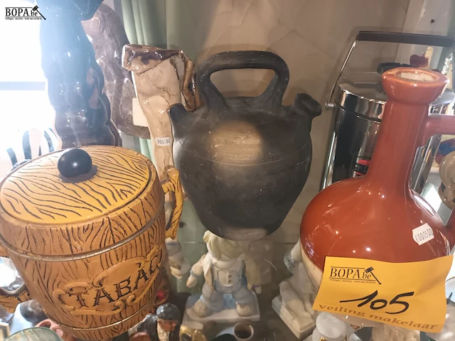 Lot 105 - kannen, potten en decoratie. 11 stuks - afbeelding 3 van  4