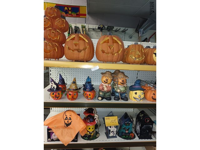 Lot 105 - lot halloween decoratie. 29 stuks - afbeelding 1 van  5