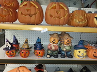 Lot 105 - lot halloween decoratie. 29 stuks - afbeelding 1 van  5