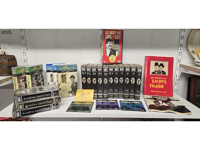 Lot 105 - lot laurel & hardy video's, dvd's en boeken - afbeelding 1 van  6