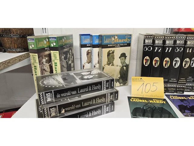 Lot 105 - lot laurel & hardy video's, dvd's en boeken - afbeelding 2 van  6