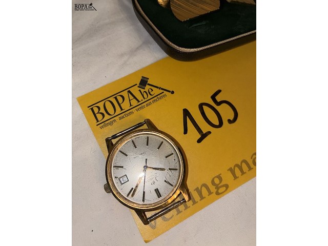 Lot 105 - polshorloge omega en manchetteknopen, 5 stuks - afbeelding 2 van  3