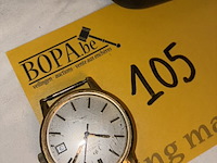 Lot 105 - polshorloge omega en manchetteknopen, 5 stuks - afbeelding 2 van  3