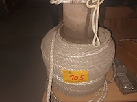 Lot 105 - rol dikke nylon koord - afbeelding 1 van  2