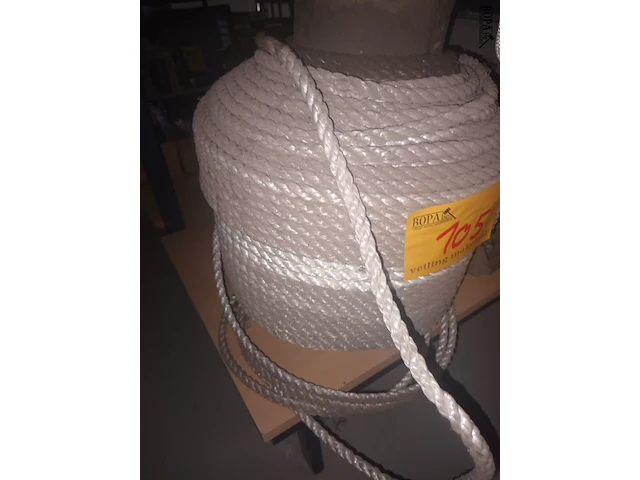 Lot 105 - rol dikke nylon koord - afbeelding 2 van  2