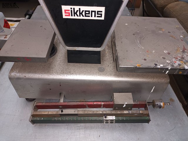 Lot 105 - weegschaal sikkens - afbeelding 2 van  3