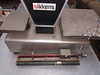 Lot 105 - weegschaal sikkens - afbeelding 2 van  3