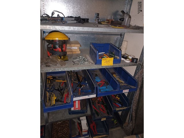 Lot 105 - werkmateriaal. inhoud rek - afbeelding 1 van  5