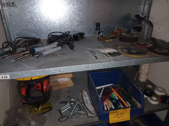 Lot 105 - werkmateriaal. inhoud rek - afbeelding 2 van  5