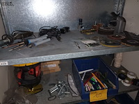 Lot 105 - werkmateriaal. inhoud rek - afbeelding 2 van  5