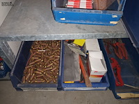 Lot 105 - werkmateriaal. inhoud rek - afbeelding 5 van  5