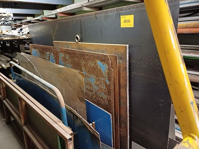 Lot 1050 - ijzeren platen - afbeelding 2 van  3