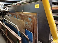 Lot 1050 - ijzeren platen - afbeelding 2 van  3