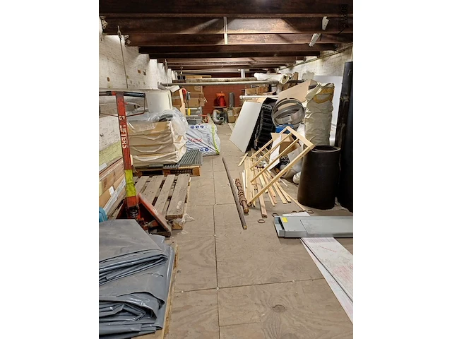 Lot 1054 - diversen. inhoud zolder - afbeelding 1 van  21