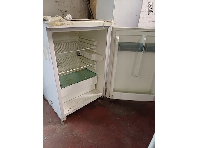Lot 1055 - tafelfrigo - afbeelding 2 van  2