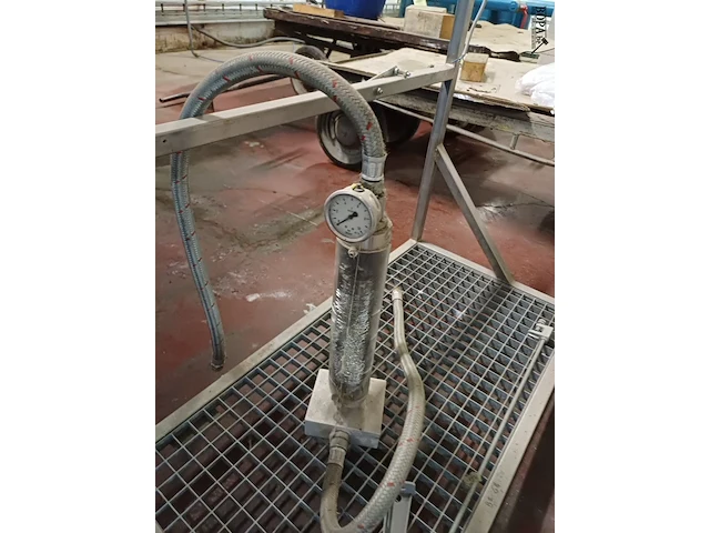 Lot 1057 - onderdelen watersterilisator - afbeelding 3 van  3