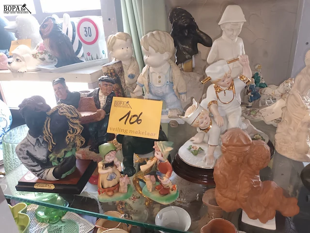 Lot 106 - beeldjes. 15 stuks - afbeelding 1 van  5