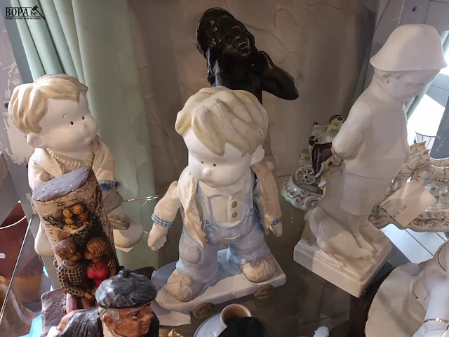 Lot 106 - beeldjes. 15 stuks - afbeelding 4 van  5