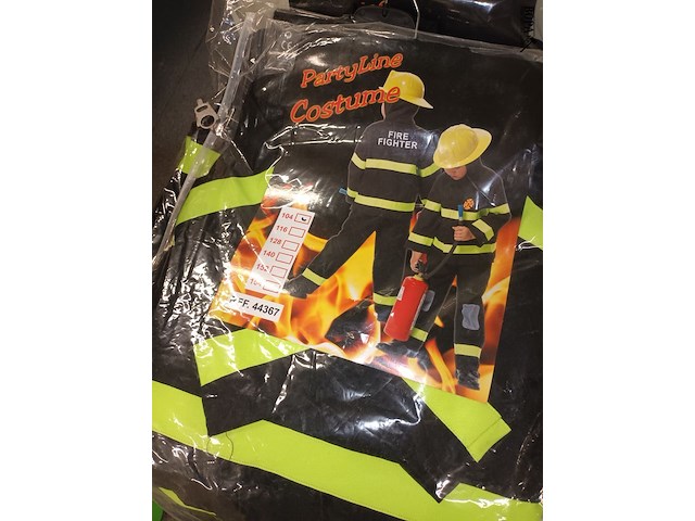 Lot 106 - brandweerkostuum. 9 stuks - afbeelding 2 van  3