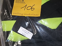 Lot 106 - brandweerkostuum. 9 stuks - afbeelding 3 van  3