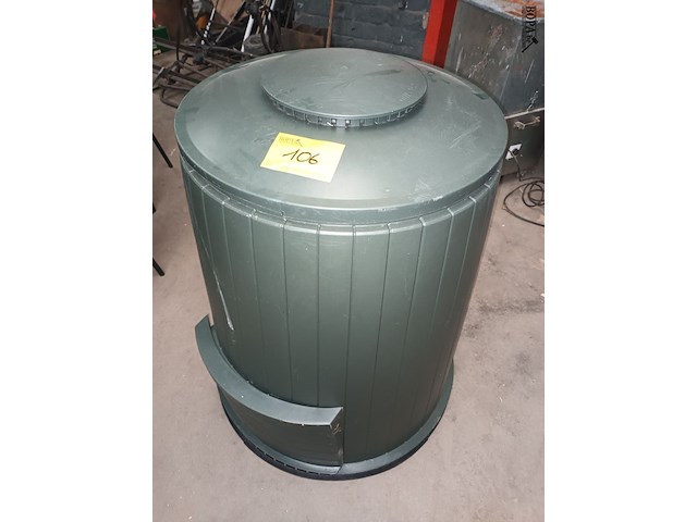 Lot 106 - compostvat - afbeelding 1 van  3