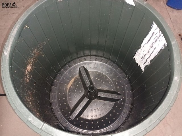 Lot 106 - compostvat - afbeelding 3 van  3