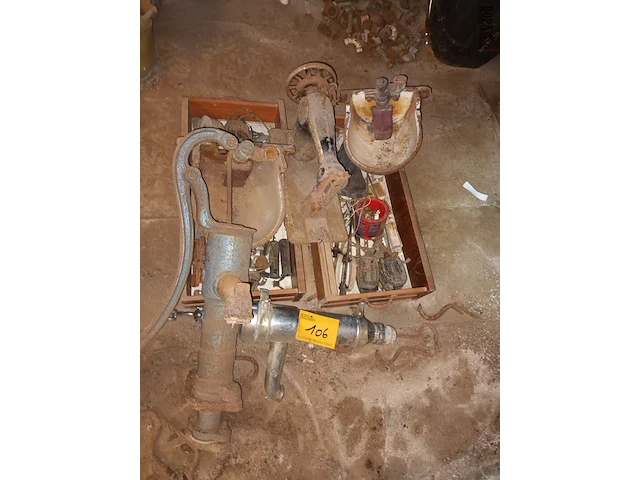 Lot 106 - diversen - afbeelding 1 van  3