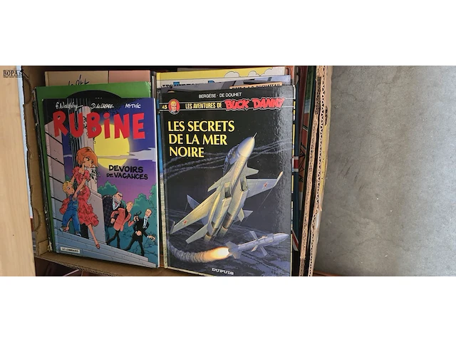 Lot 106 - doos vol met franse strips - afbeelding 1 van  3