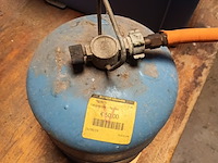 Lot 106 - gasflessen met brander - afbeelding 3 van  3