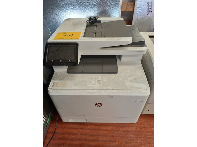 Lot 106 - hp color laser jet printer (h) - afbeelding 1 van  3
