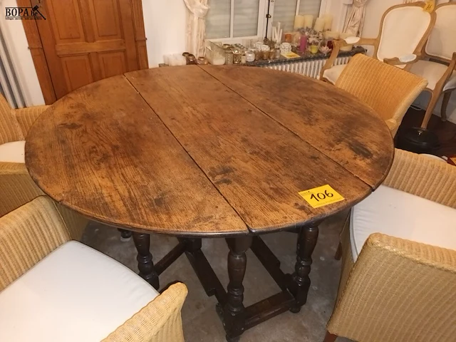 Lot 106 - inklapbare ronde tafel - afbeelding 1 van  5