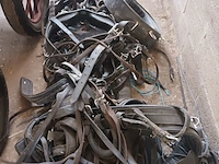 Lot 106 - lot paardenmateriaal voor koets - afbeelding 1 van  4