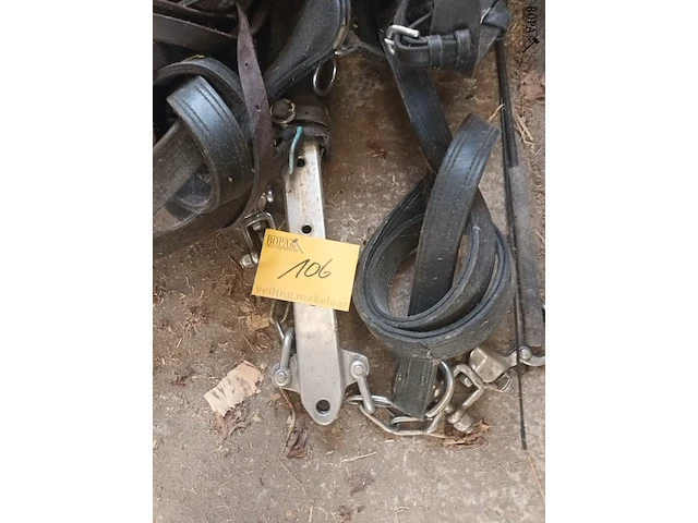 Lot 106 - lot paardenmateriaal voor koets - afbeelding 4 van  4